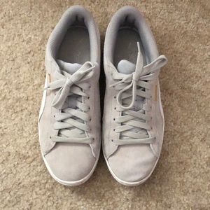 women’s puma shoes